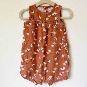 Organic Little Planet by Carters Muslin Romper Size 9M